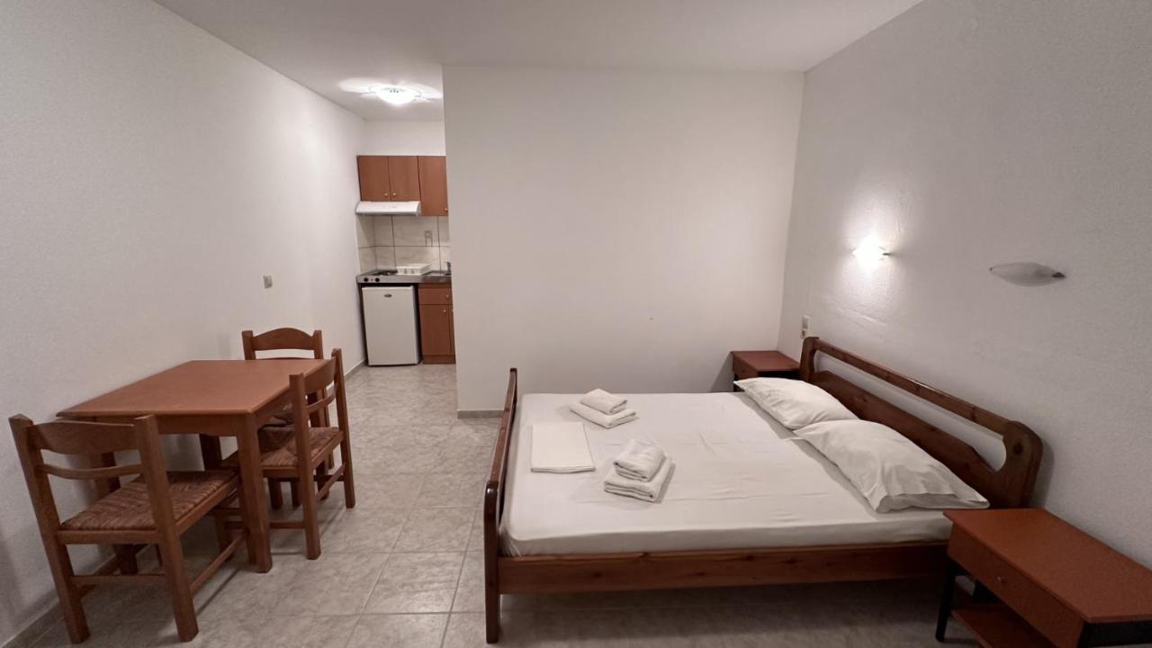 Sfinias Apartments Kaloi Limenes Extérieur photo