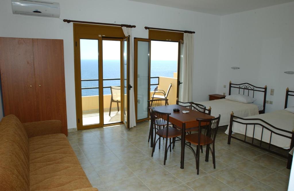 Sfinias Apartments Kaloi Limenes Chambre photo