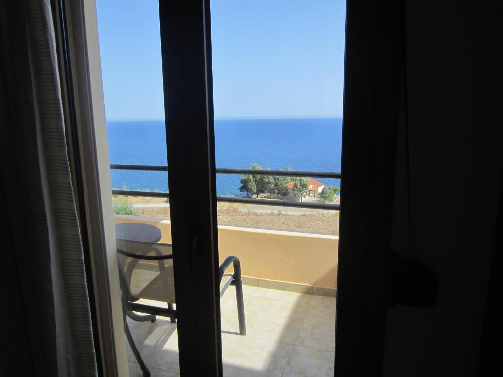 Sfinias Apartments Kaloi Limenes Chambre photo