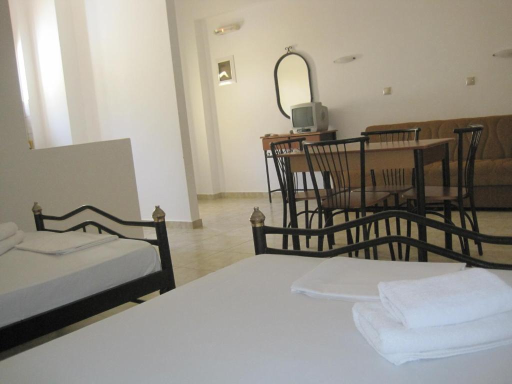 Sfinias Apartments Kaloi Limenes Chambre photo