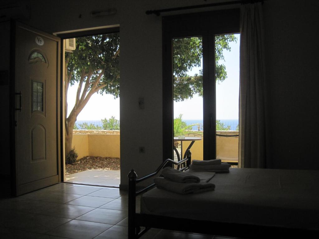 Sfinias Apartments Kaloi Limenes Chambre photo